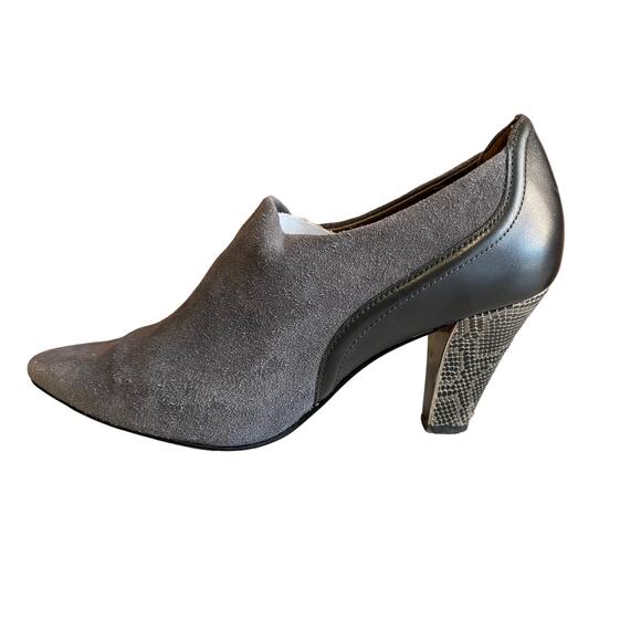Donald J Pliner Gray Suede Heeled Low Pointed Toe Booties 9 - Picture 1 of 10